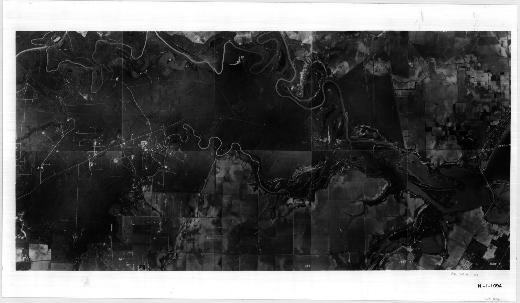 61407, [Aerial photograph showing R. H. Welder Ranch, San Patricio County, Texas], General Map Collection